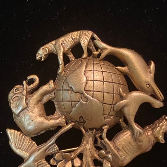 “The Animal Kingdom” brooch by AJC Jewelry, a black family-owned business - Picture 4 of 4